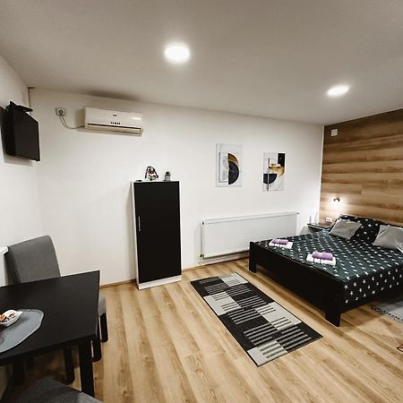 S. A. L. 2 Apartamento Zrenjanin Exterior foto